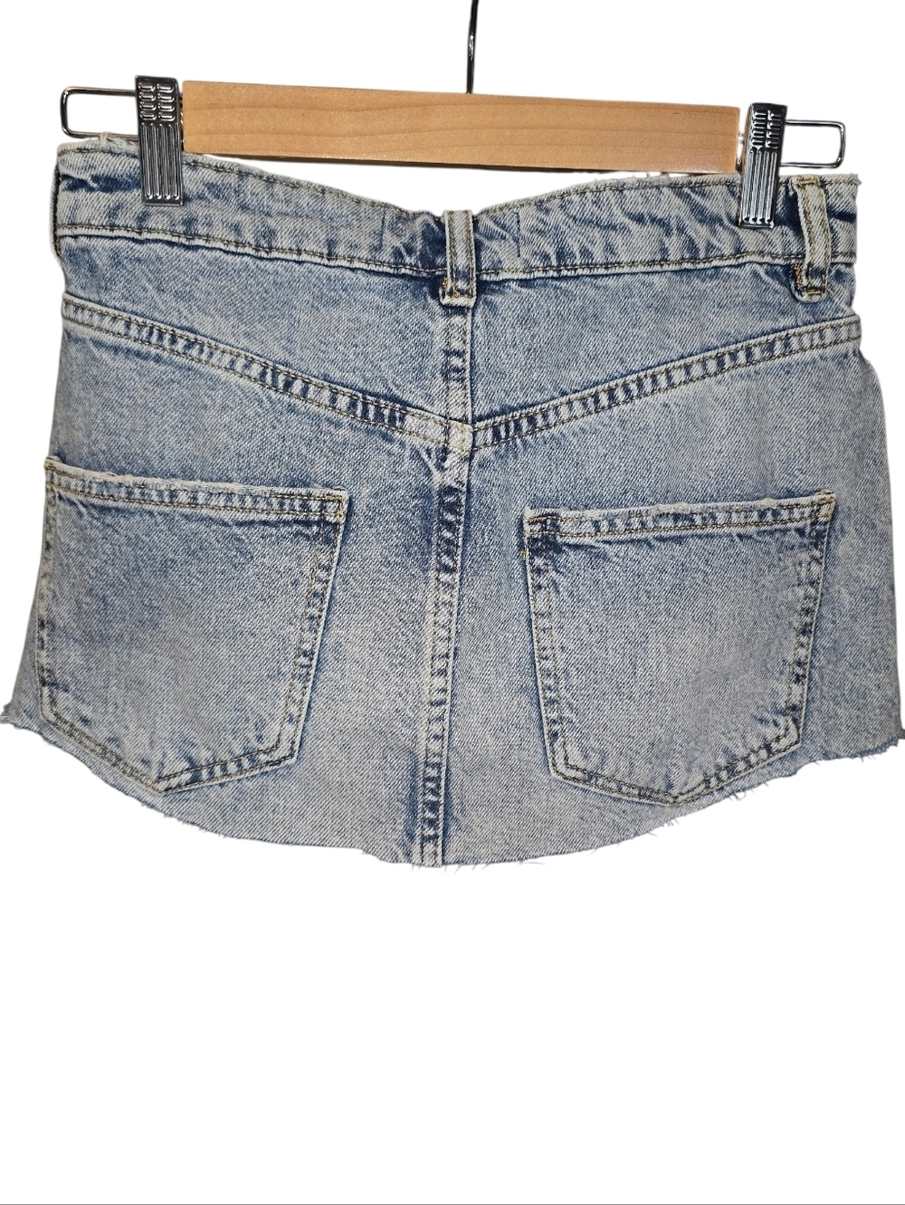 We The Free Denim Mini Skirt Raw Hem Button Fly Light Wash Festival NWT Size 0 - Picture 3 of 7